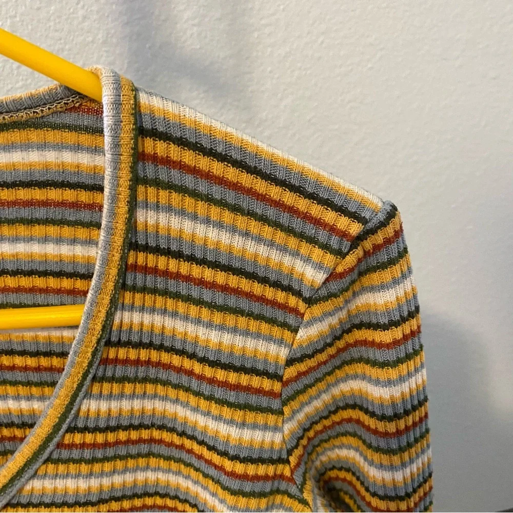 Sky & Sparrow || V Neck Cropped Ribbed Knit Striped Cardigan Top - Picture 6 of 10